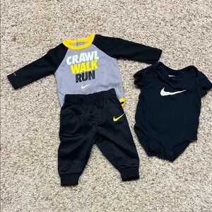 Nike Infant Outfit Set - Black, Gray, and Yellow